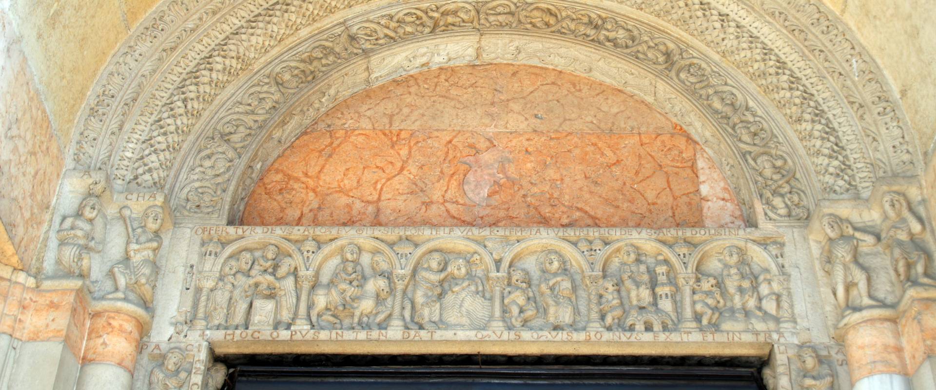 Duomo (Piacenza), portale destro, archivolto 03 photo by Mongolo1984